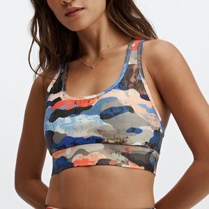 Fabletics Plus Size On The Go Medium Impact Sports Bra 2X in Zion